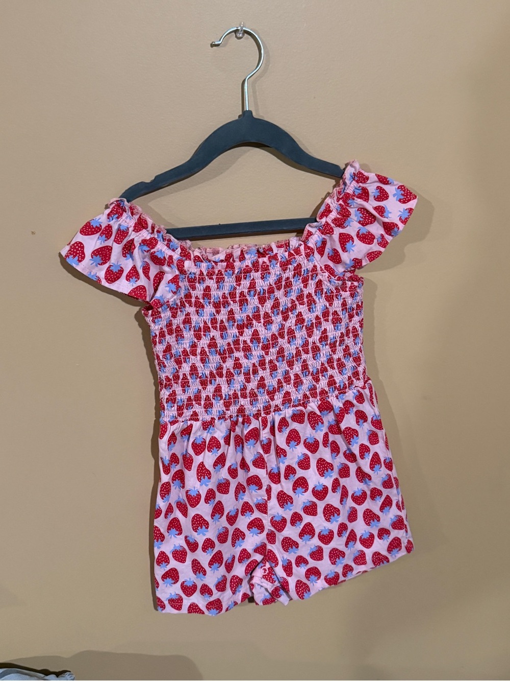 Crown & Ivy Kids Strawberry Smocked Romper 4T Pink Summer Outfit